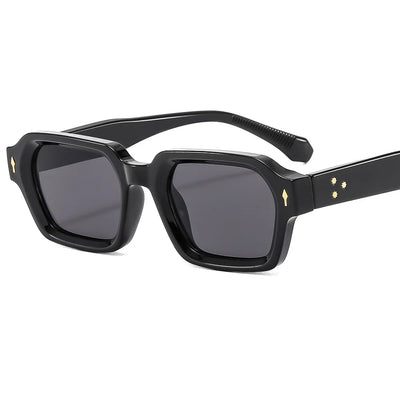 Lunettes de soleil Glassy Mood noires avec monture carrée et détails dorés élégants