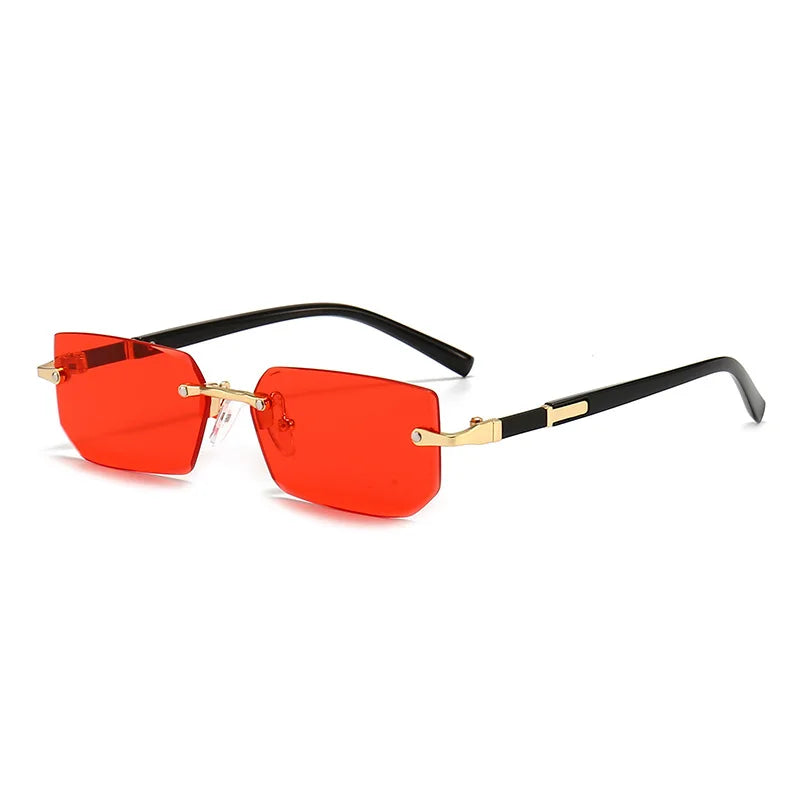 Lunettes de soleil Glassy Mood à verres rouges rectangulaires et branches noires avec détails dorés
